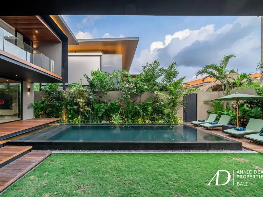 LEASEHOLD | MODERN LUXURY TROPICAL VILLA IN CENTRAL SEMINYAK - Image 6 of 10