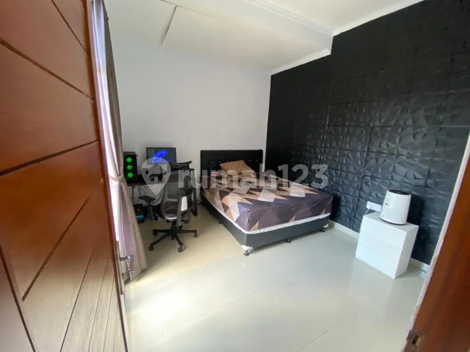 Di Jual Rumah 2 Lantai Berlokasi di Jalan Suli Utamanpasar Utara - Image 3 of 4
