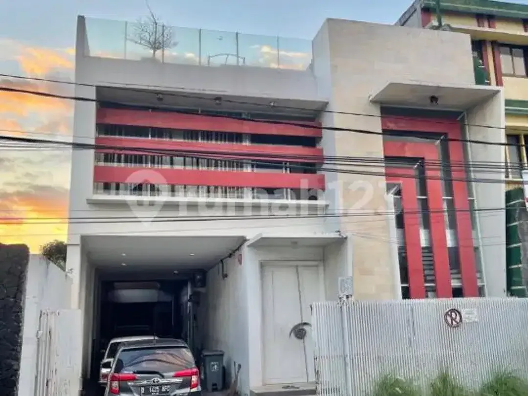 Dijual Rumah +Ruang Usaha Lokasi Strategis di Denpasar Utara - Image 1 of 10