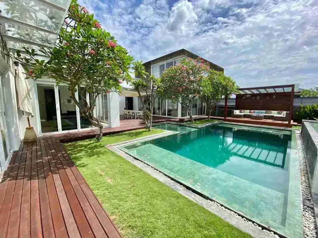 VILLA FOR SALE UMALAS BADUNG - Image 1 of 10