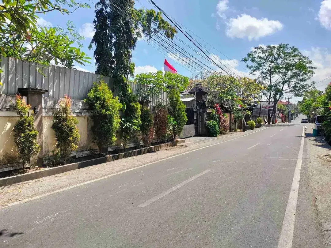 TANAH BULUH INDAH BONUS BANGUNAN RUMAH LANTAI I COCOK UNTUK KANTOR ATAU GUDANG KARNA BERADA DIKAWASAN ZONA PERDAGANGAN DAN JASA - Image 4 of 7