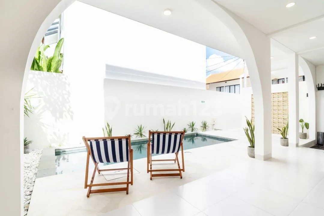 Modern Tropical Mediteranean Style Villa At Cluster Onegate System Area Jalan Batan Kangin , Padonan Canggu Near Batu Bolong Canggumodern Tropical Mediteranean Style Villa At Cluster Onegate System - Image 3 of 4