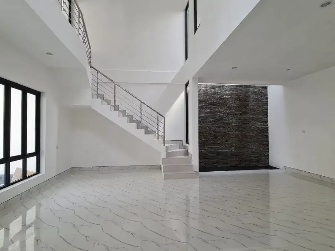 RUMAH MODERN 2 LANTAI DI PEDUNGAN DENPASAR - Image 8 of 10