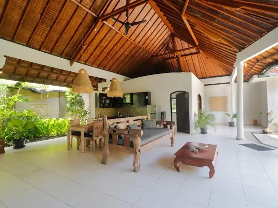 Villa di Kawasan Pariwisata Dekat Pantai Double Six Seminyak - Image 3 of 10