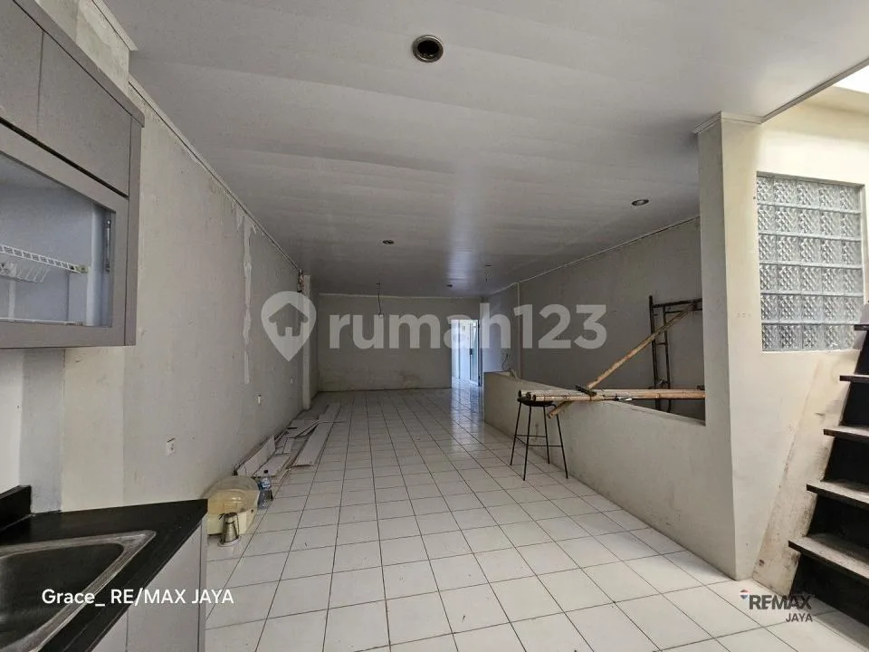 Ruko 3 Lantai di Pusat Bisnis Paling Ramai Dijual, di Kota Denpasar - Image 2 of 4