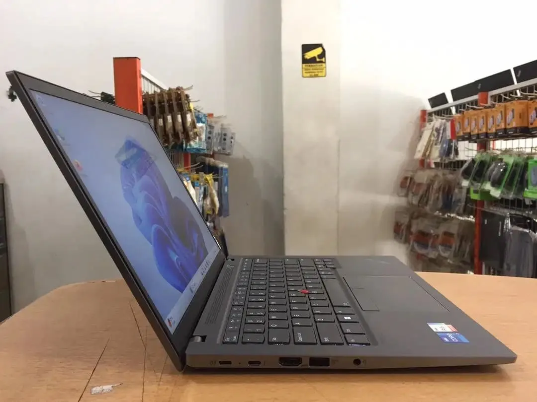 Lenovo ThinkPad T14S G3 Core i7Gen12 Ram 16GB SSD 512GB Slim Mulus - Image 3 of 10