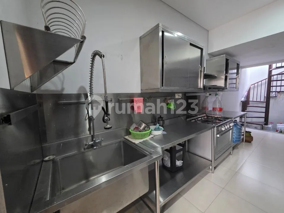 Rumah Sewa Lokasi Strategis Furnished Dekat ke Sanur dan Renon Dekat ke Pusat Perkantoran - Image 3 of 4