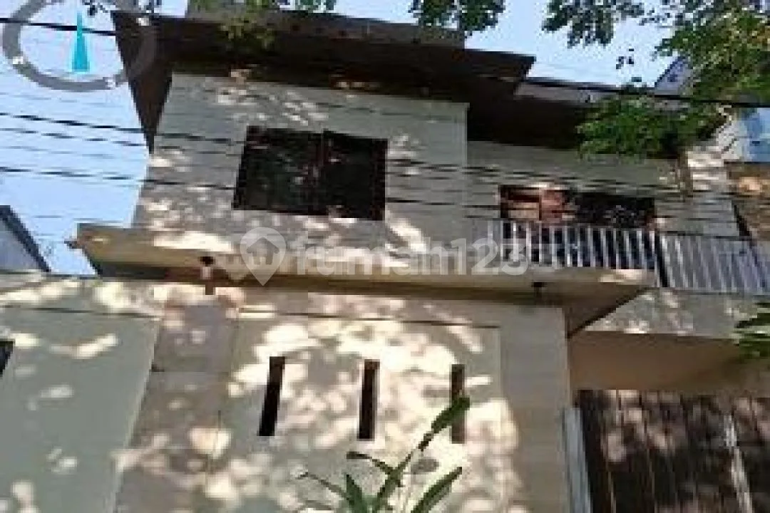 Rumah Modern Natural di Dalam Kompleks Elit Taman Griya Jimbaran - Image 1 of 4