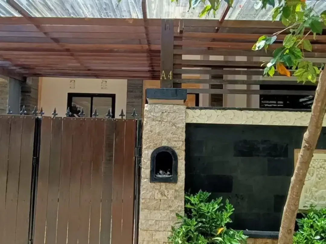 Dijual Rumah Siap Huni di Lokasi Strategis - Semi-Furnished! - Image 2 of 10