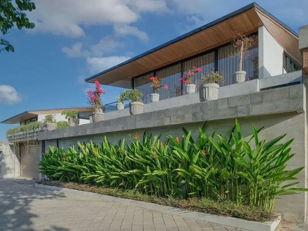 Villa Mewah Dekat Pantai dengan Pemandangan Laut di Sanur Bali - Image 2 of 10