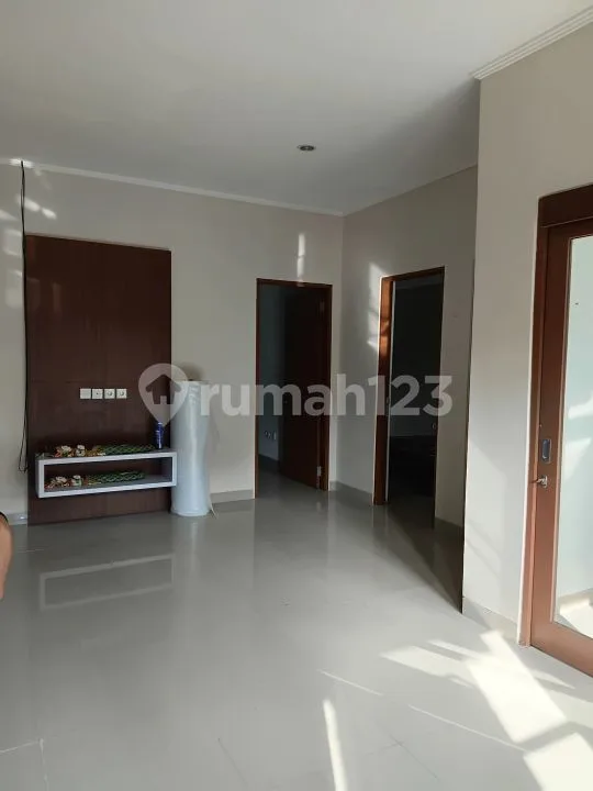 Disewakan Rumah Murah di Petitenget Seminyak. LT 143M2. Harga 135 Juta Per Tahun - Image 3 of 4