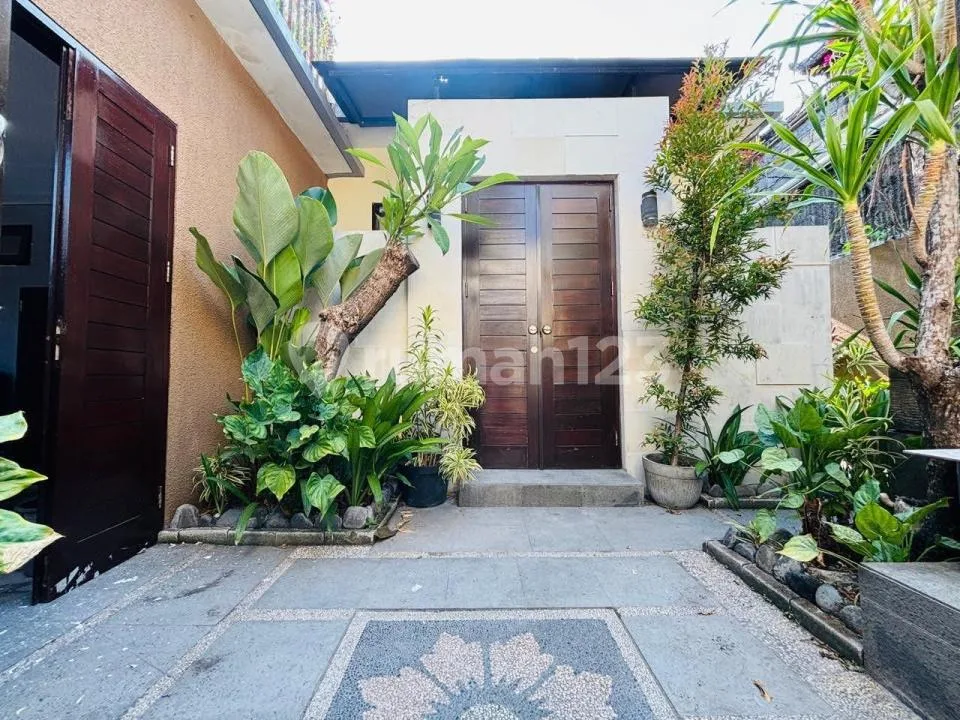 Villa Bangunan Baru Lingkungan Aman Nyaman Strategis di Seminyak - Image 2 of 3