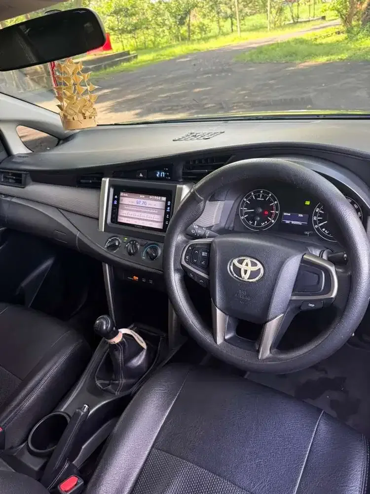 Toyota Kijang Innova 2016 Bensin - Image 2 of 6