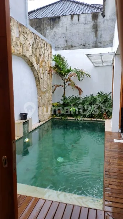 For Rent Villa Kerobokan Taman Sari Dekat Bali Kiddy School Full Furnish - Image 1 of 4