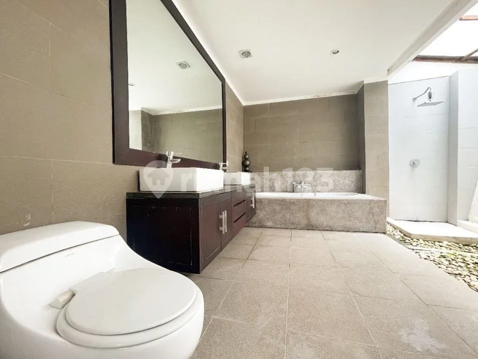 For Rent - Yearly Luxury 3 Bedroom Villa - Pererenan - Image 2 of 4