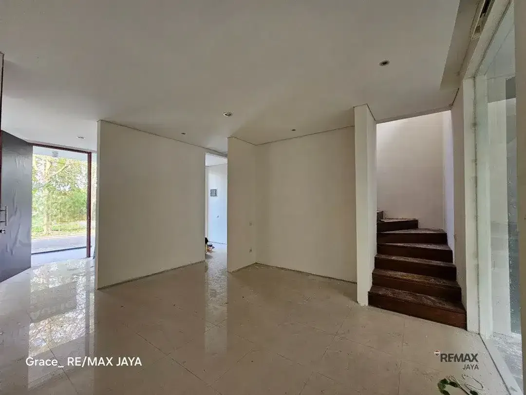 Rumah Eksklusif 2 Lantai 4 Kamar Tidur Dijual di Citraland Denpasar - Image 10 of 10