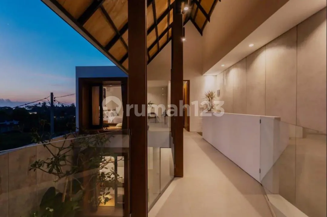 Villa 4 Kamar Tidur dengan Mezzanine - di Canggu Dekat Pantai - Image 4 of 4