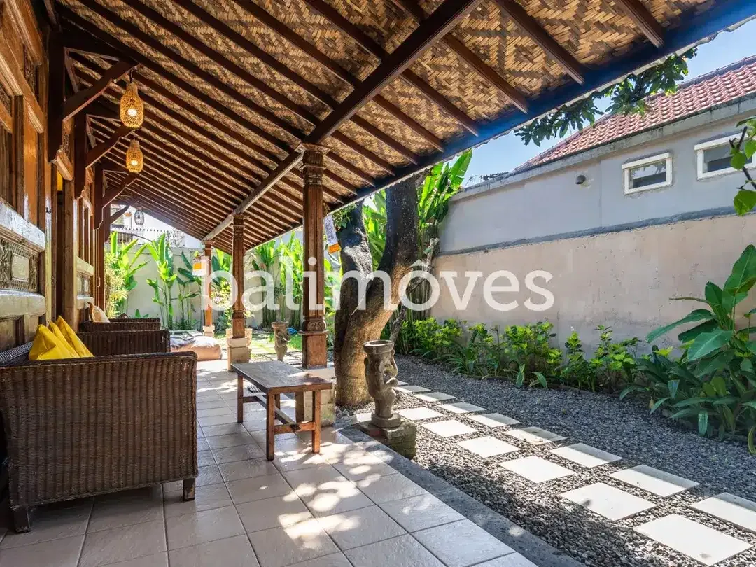 Vila Elegan Bergaya Joglo dengan Tiga Kamar Tidur di Tepi Pantai Sanur - Image 9 of 10