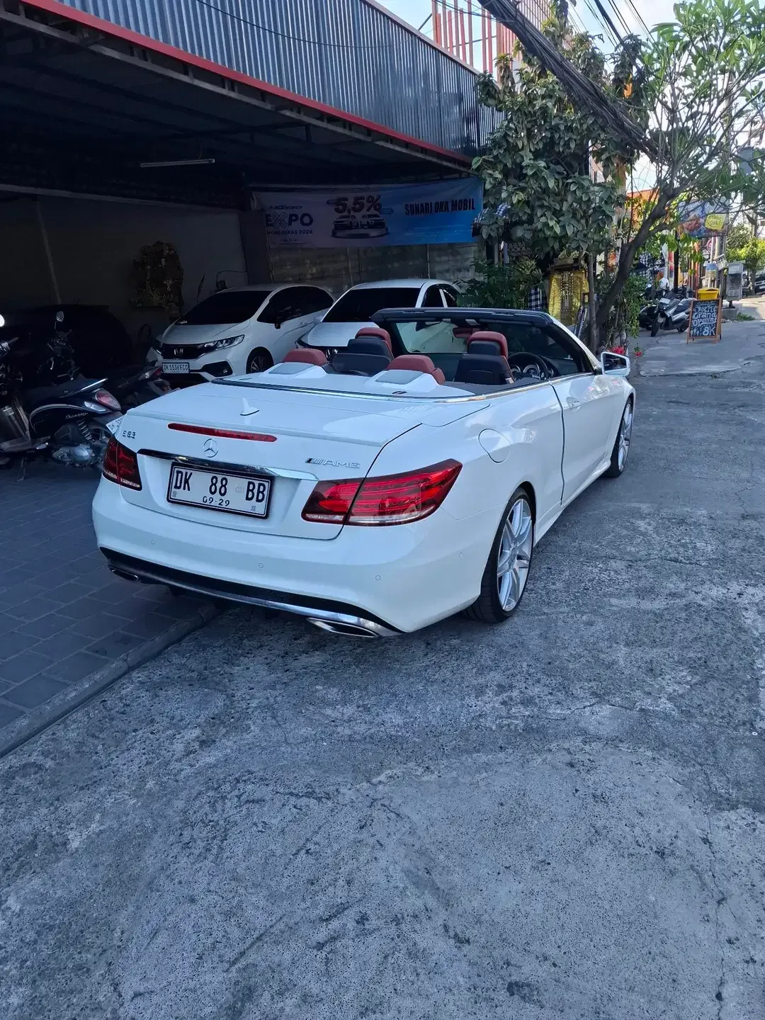 Mercedez benz  E200 AMG Cabrio - Image 3 of 6