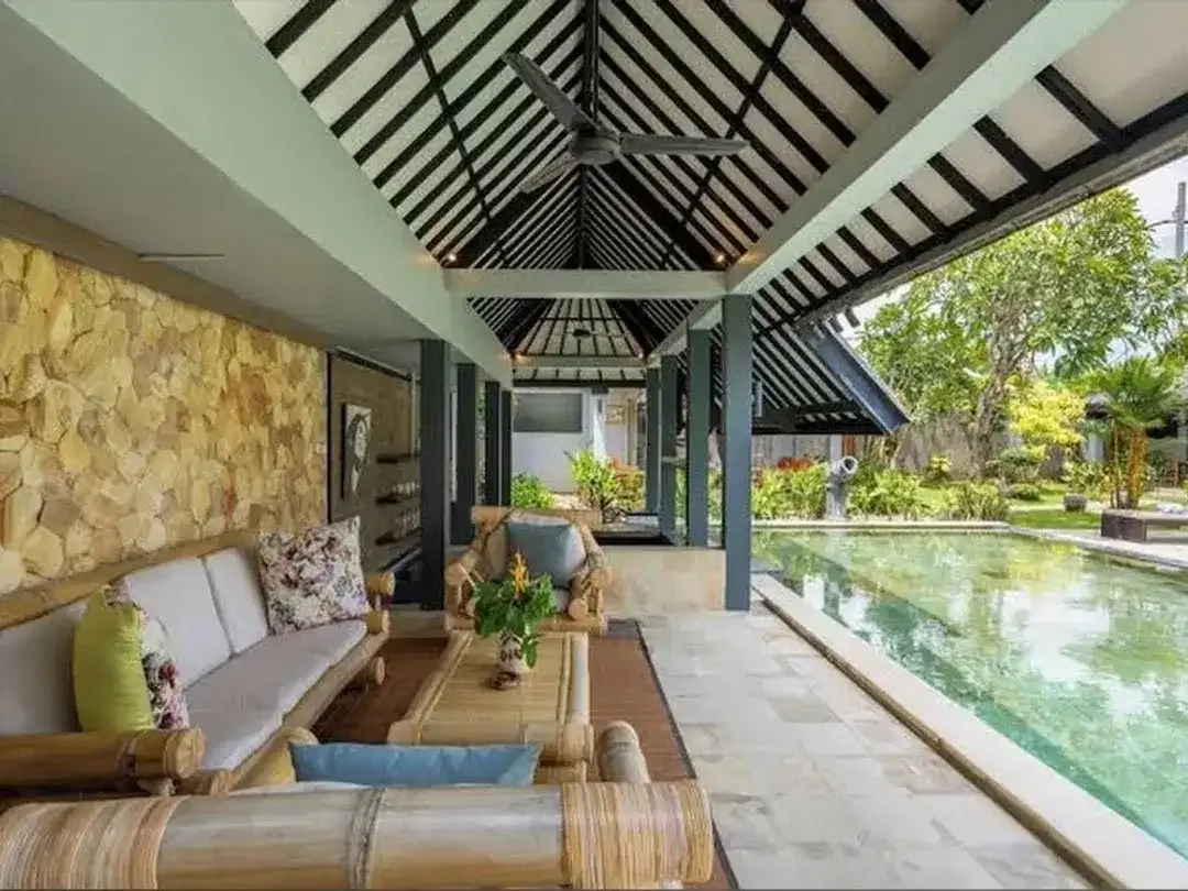 Disewakan Vila Mewah Kolam Renang Pribadi & Taman Luas di Sanur - Image 4 of 10