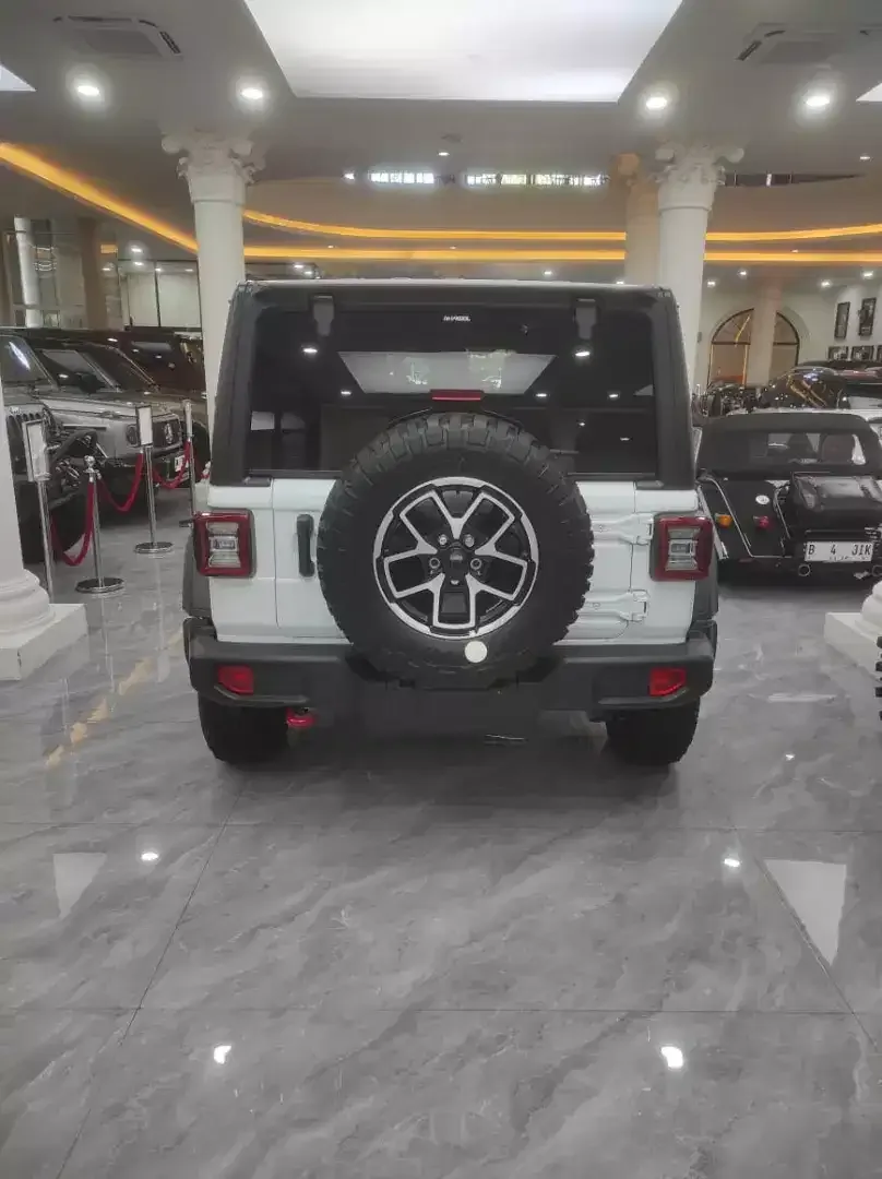 Jeep rubicon JL 2.0 AT turbo 4x4 putih - Image 3 of 8