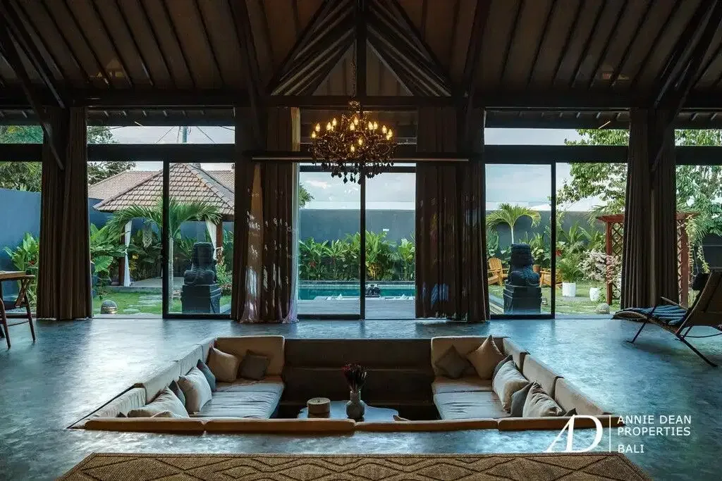 LEASEHOLD | MODERN TROPICAL VILLA WITH SUNKEN LOUNGE IN PRIME JIMBARAN - Image 3 of 10