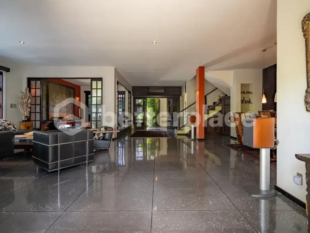 Spacious Freehold Family Villa in Jimbaran with Large Garden and Private Pool - Image 9 of 10