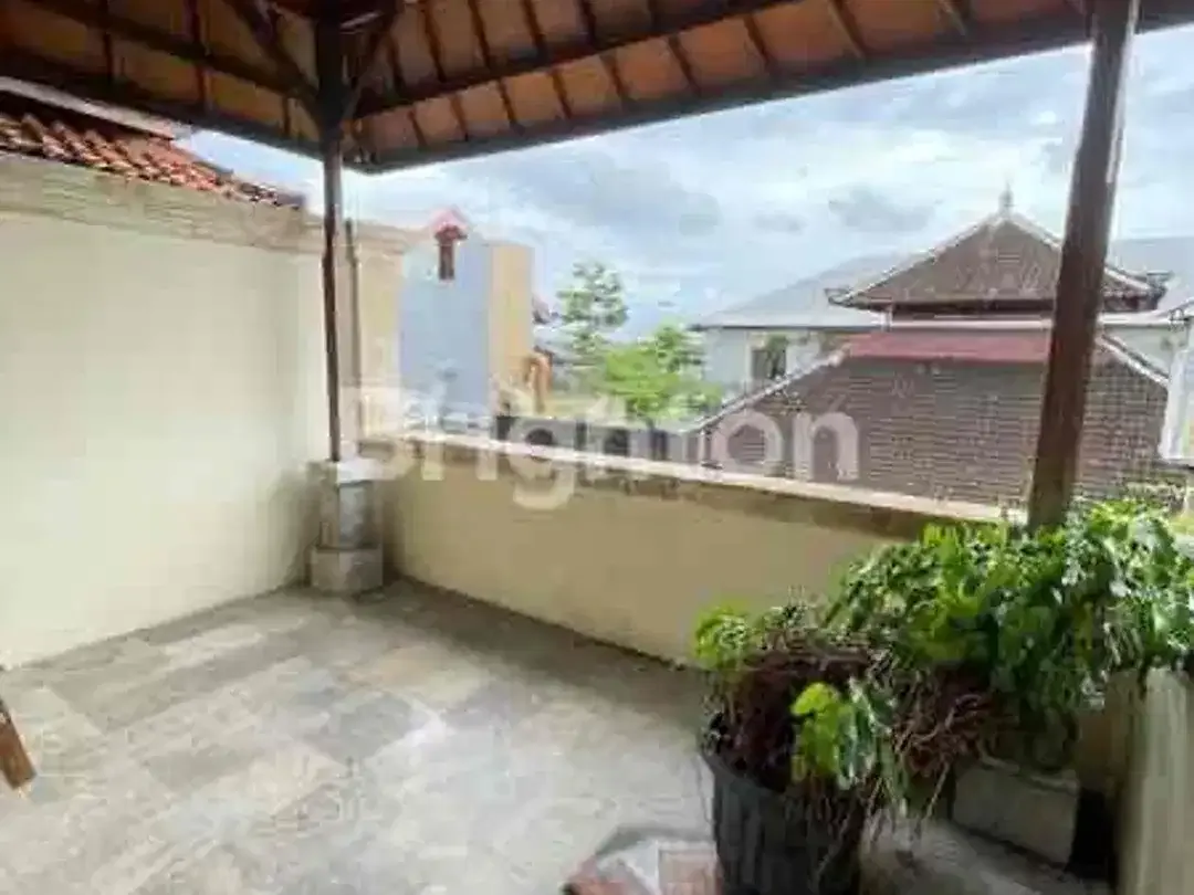 4 BR HOUSE UNFURNISHED IN TUKAD BALIAN ONLY 10 MINUTES TO MERTASARI BEACH SANUR - Image 2 of 8