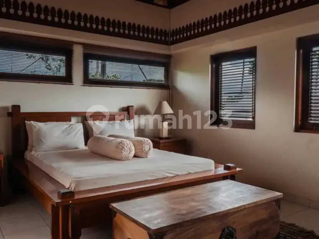 Dijual Villa Mewah Hak Milik Tegal - Cupek, Kerobokan - Bali - Image 2 of 5