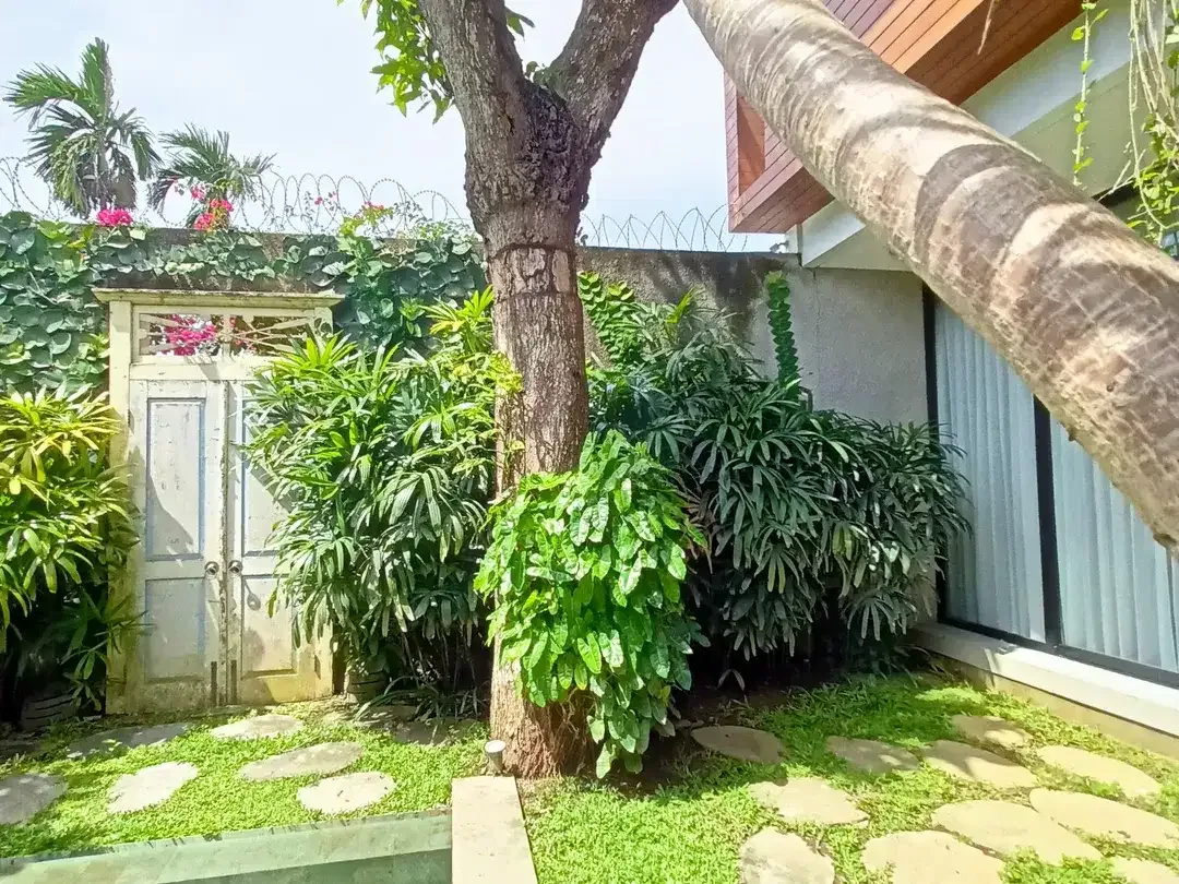 SHM 5,5 Milliar Rumah Style Villa di Renon dengan View Sawah - Image 4 of 10