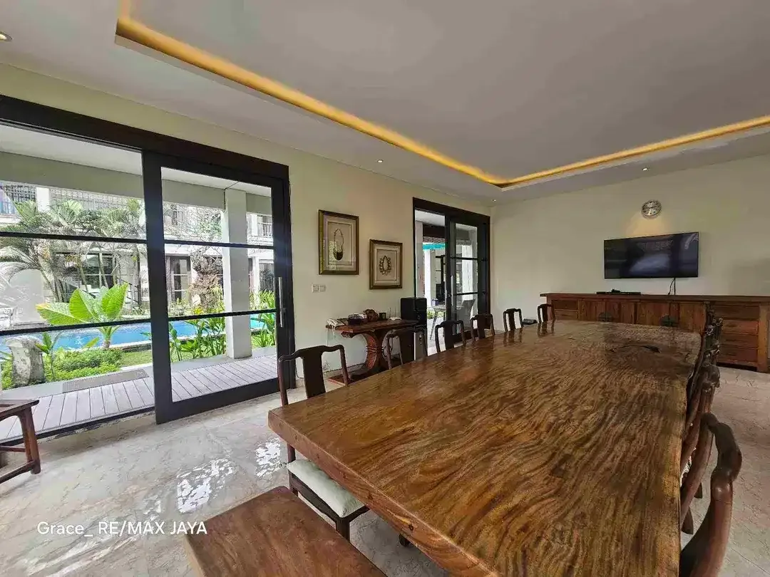 Timeless Tropical Luxury Villa Mansion di Area Jimbaran, dekat Four Season Hotel - Image 3 of 9