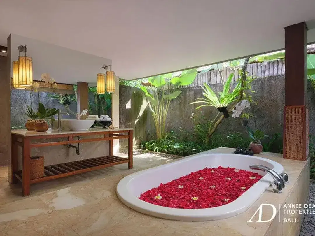LEASEHOLD 25 YEARS | LUXURY BOUTIQUE VILLA AT SEMINYAK BEACH AREA - Image 7 of 7