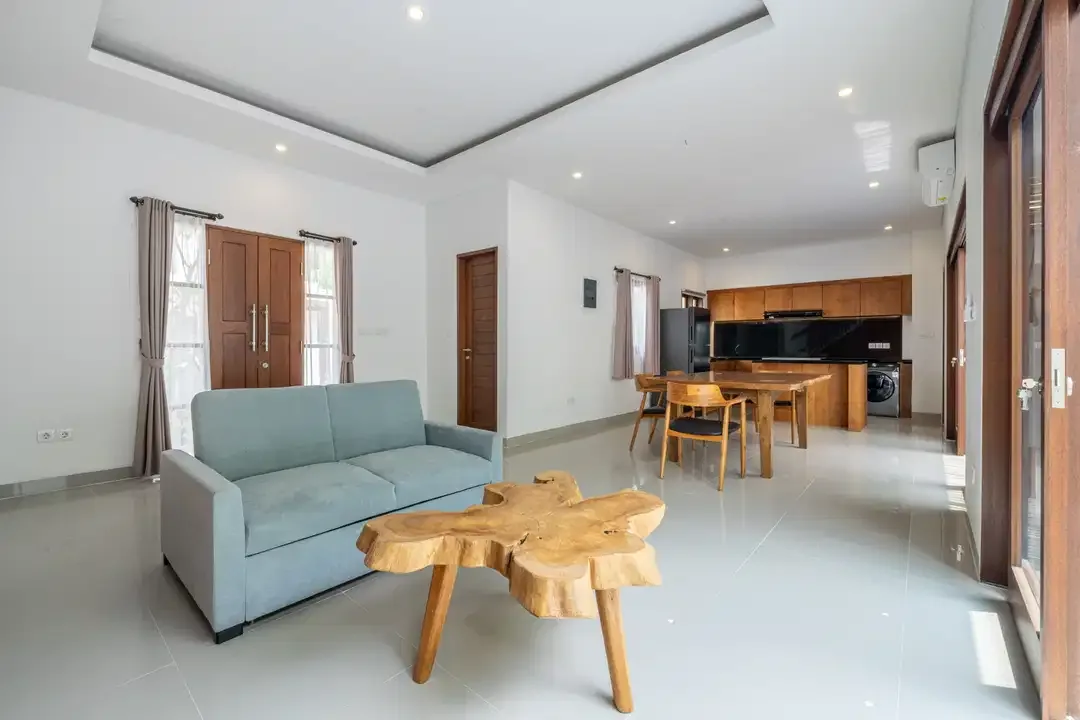 Spacious 4-Bedroom Villa for Sale in Kerobokan Residential Complex - Image 6 of 10