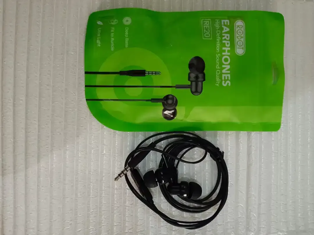 30rb BARU-Dijual Headset Merk ROBOT Earphone Bass DIJAMIN ORIGINAL - Image 2 of 4