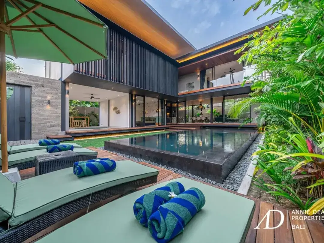 LEASEHOLD | MODERN LUXURY TROPICAL VILLA IN CENTRAL SEMINYAK - Image 8 of 10