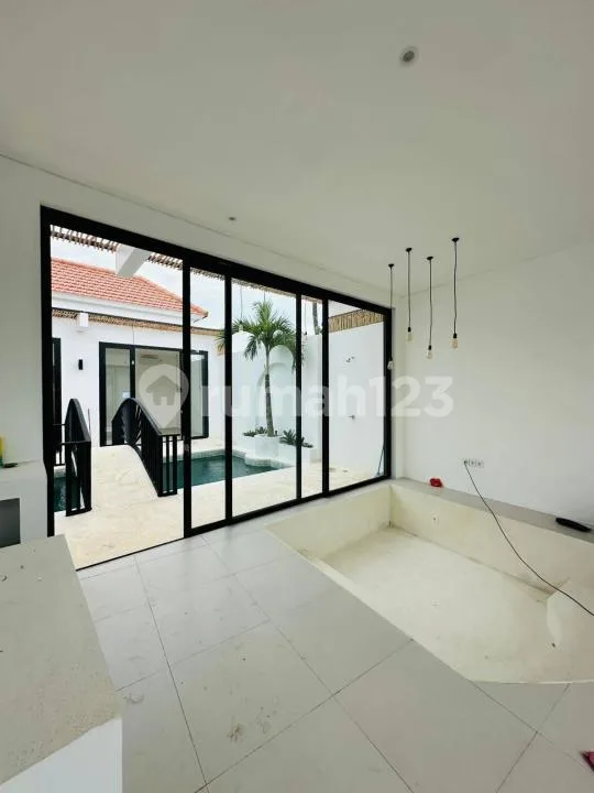 Villa Fasilitas Lengkap Lokasi Strategis Dekat Pantai di Canggu - Image 2 of 4