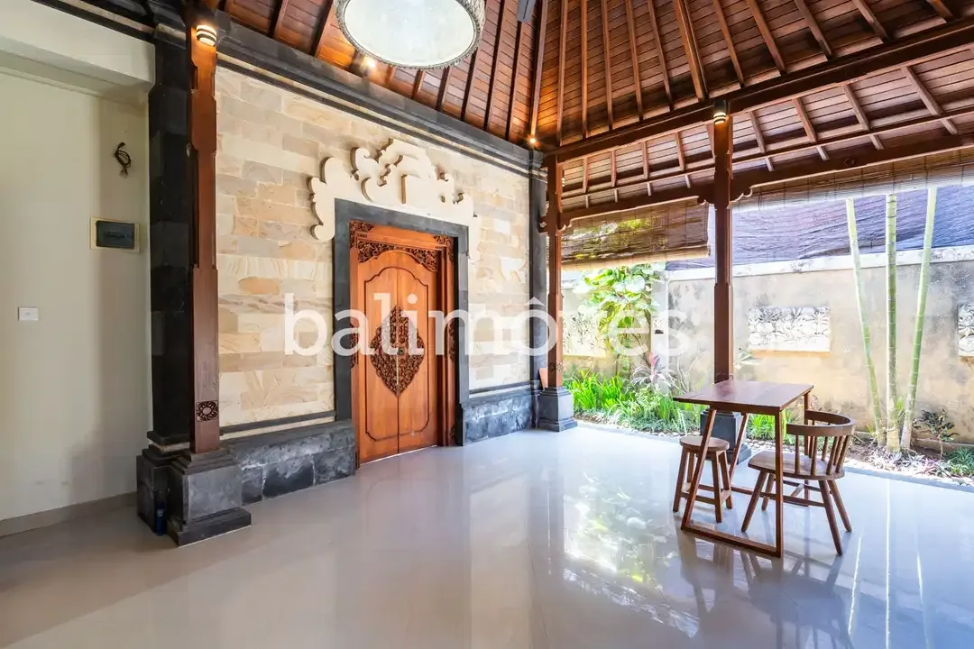 Rumah Bergaya Bali Tiga Kamar Tidur Di Sanur - Image 1 of 10