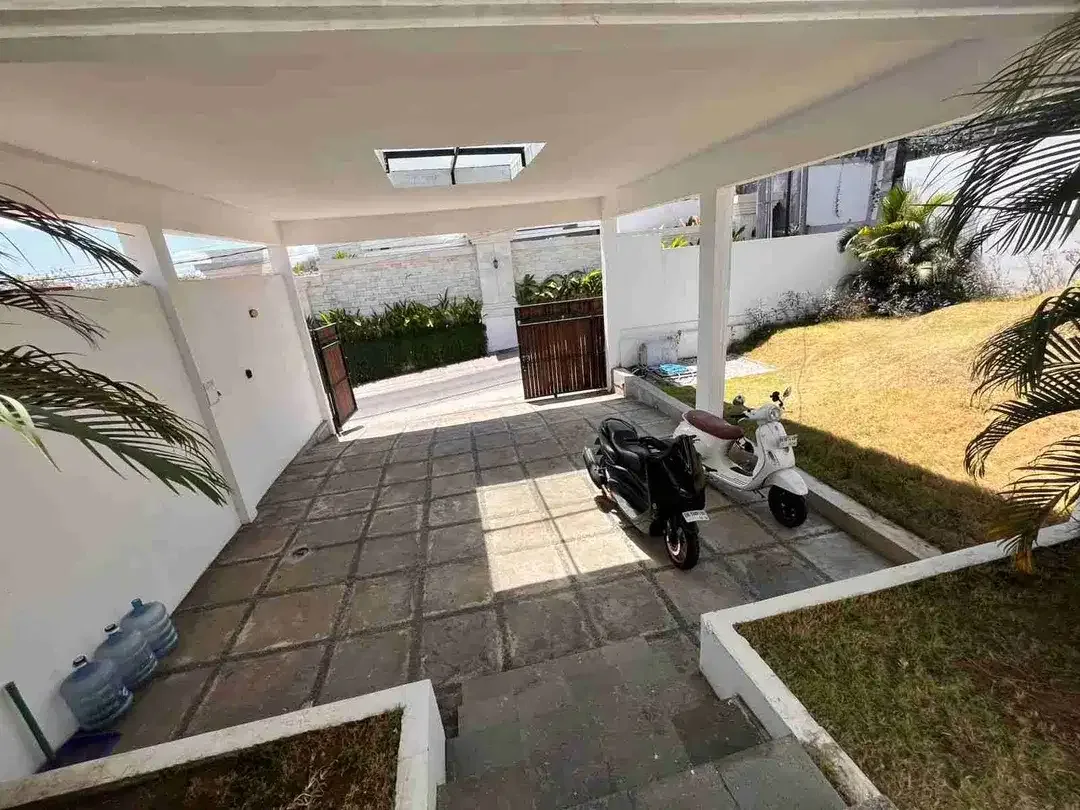 Villa Mewah Kutuh Nusa Dua Jalan Gayangsari - Image 4 of 10