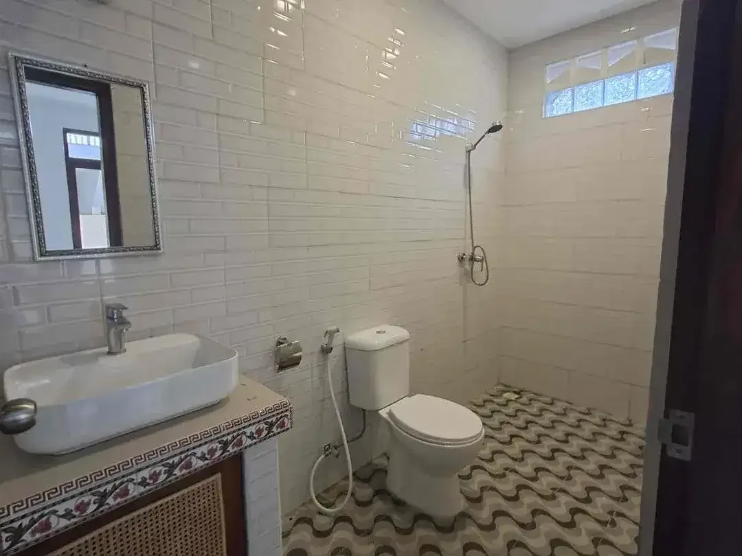 3BR villa unfurnished second floor at premium location jalan kayu aya seminyak - Image 8 of 10