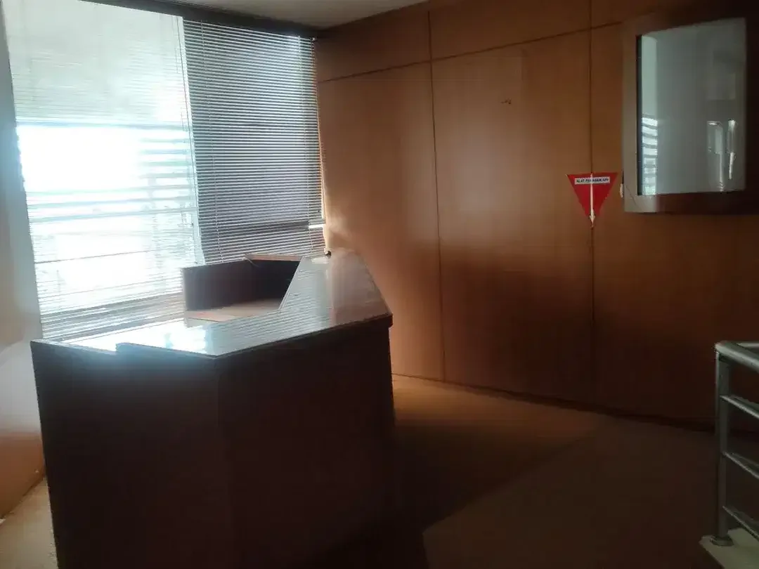 Disewakan Gedung Komersial Premium di Kawasan Teuku Umar – Cocok untuk Kantor, Bank, Klinik & Bisnis Skala Besar - Image 6 of 10
