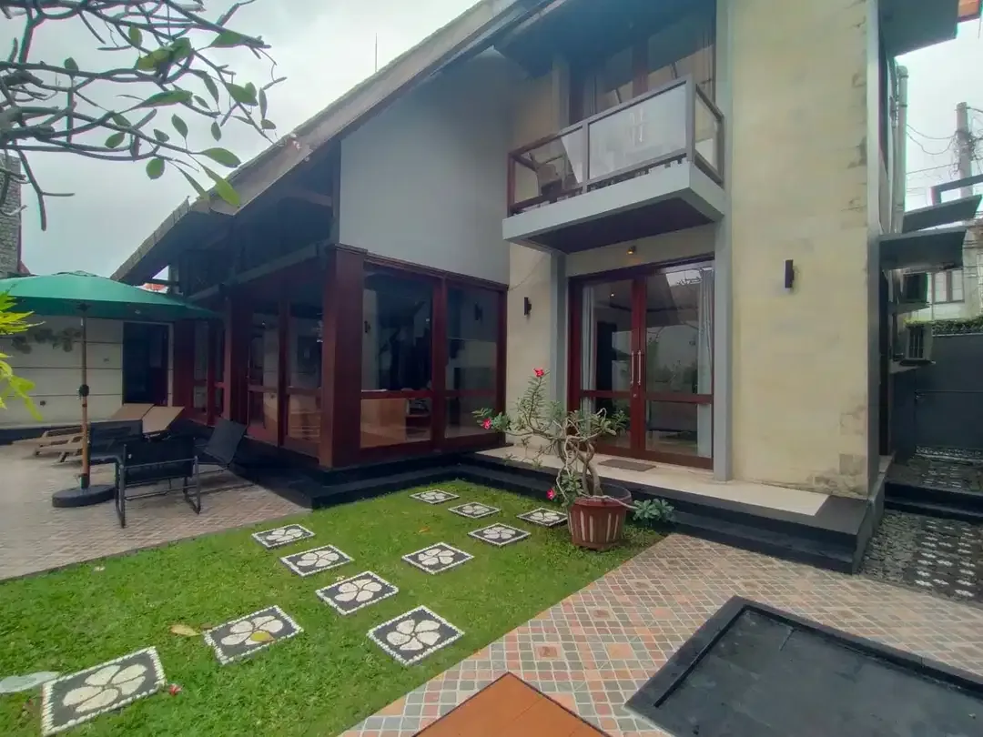 Dijual / Disewakan – Vila Mewah 3 Kamar Tidur di Umalas, Kerobokan - Image 4 of 10