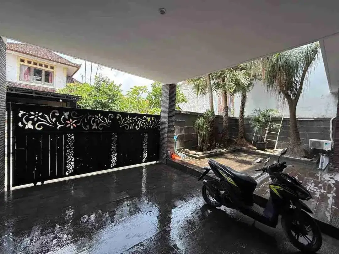 DISEWAKAN  RUMAH 3 LANTAI DI CANGGU CN - Image 7 of 10