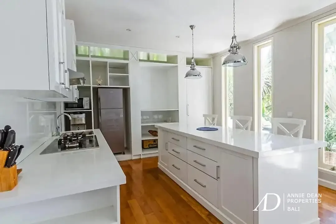 FREEHOLD | BEACHSIDE COLONIAL VILLAS IN PRIME BERAWA - Image 7 of 10