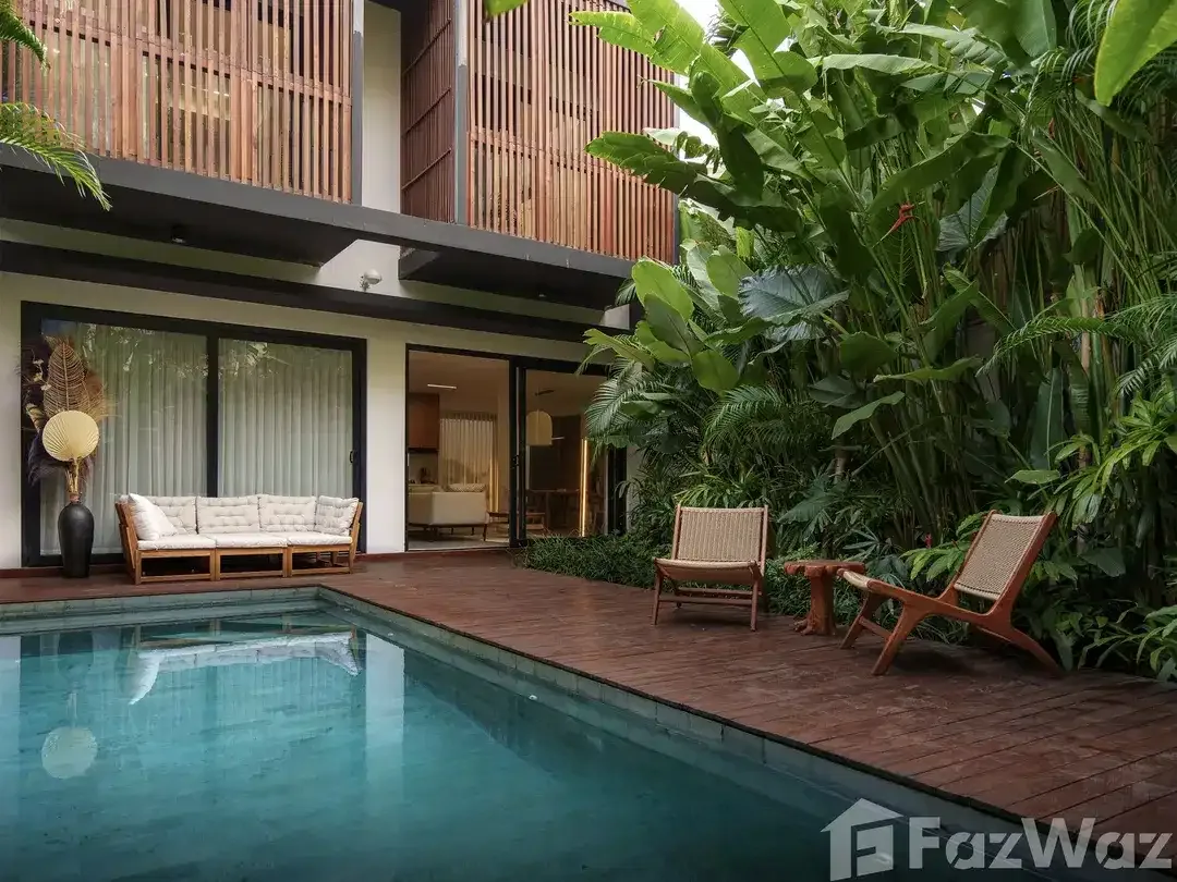 7 Bedroom Villa for sale in Batu Bolong, Bali - Image 2 of 10
