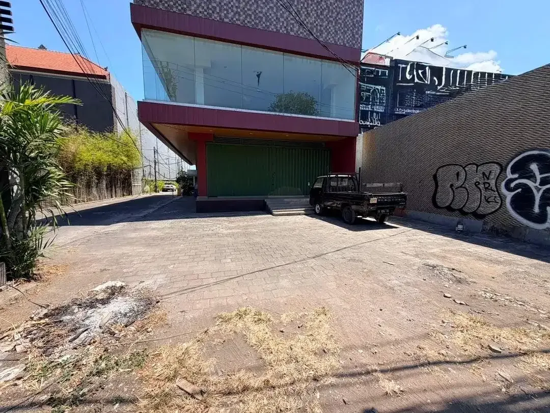 DIJUAL / DISEWAKAN — RUKO PREMIUM BONUS LIFT  DI JL. IMAM BONJOL - Image 1 of 8
