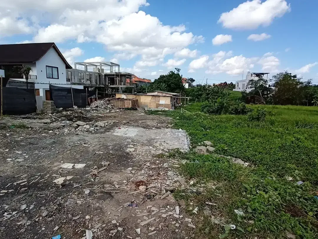Freehold - Rare 1,300 sqm Walking Distance to the Beach Tourism-Zoned Land in Seseh, Bali - Image 2 of 6