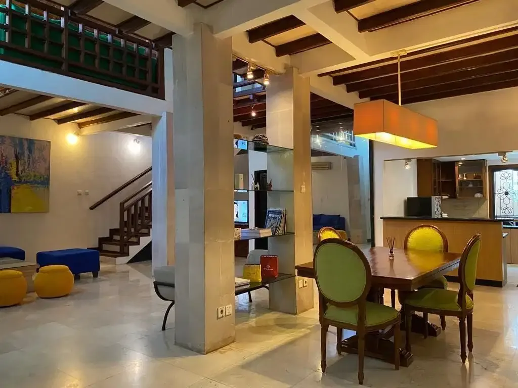 Three-Bedroom Classic House In A Quiet Area - Image 3 of 10