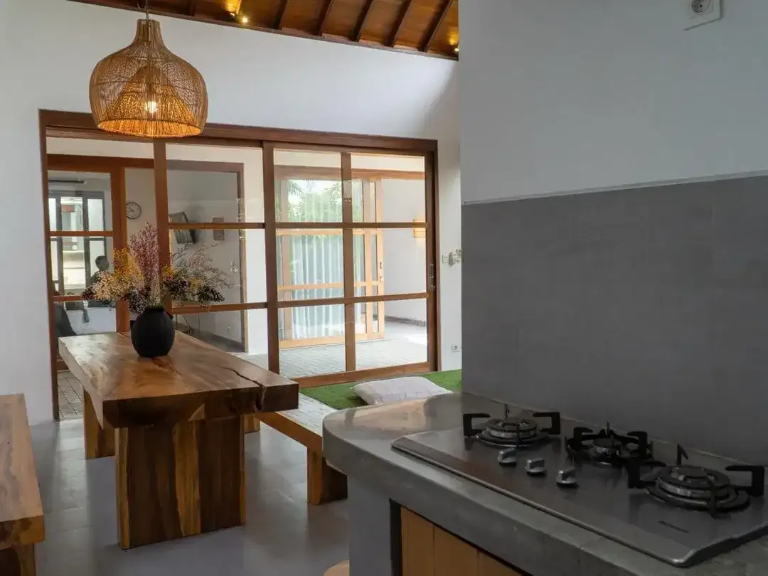 Vila Mewah Lokasi Premium Dekat Seminyak Kerobokan - Image 2 of 10