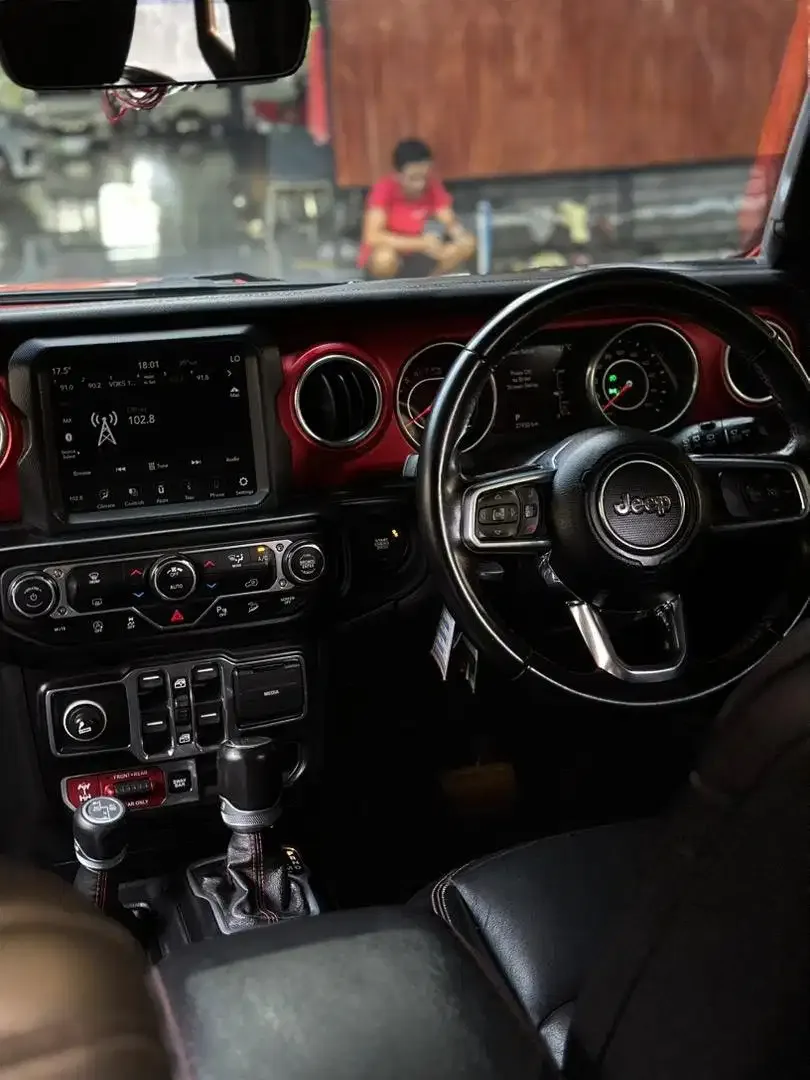 Jeep Wrangler 2020 Turbo ISTIMEWA LOW KM - Image 9 of 10