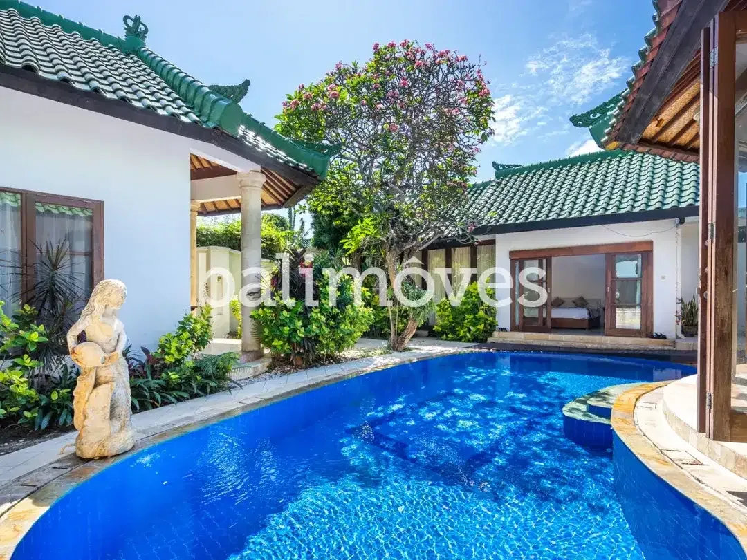 Empat Kamar Tidur Bergaya Modern Di Tepi Pantai Sanur - Image 10 of 10